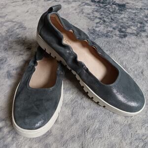 Vionic Gray Flats